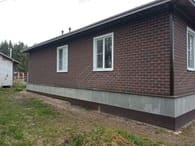 Вид справа с террасой и окнами