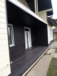 Входная группа с крыльцом и обшивкой Кедрал