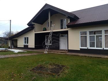 Современный проект СИП дома с отделкой Кедрал в Новгородской области