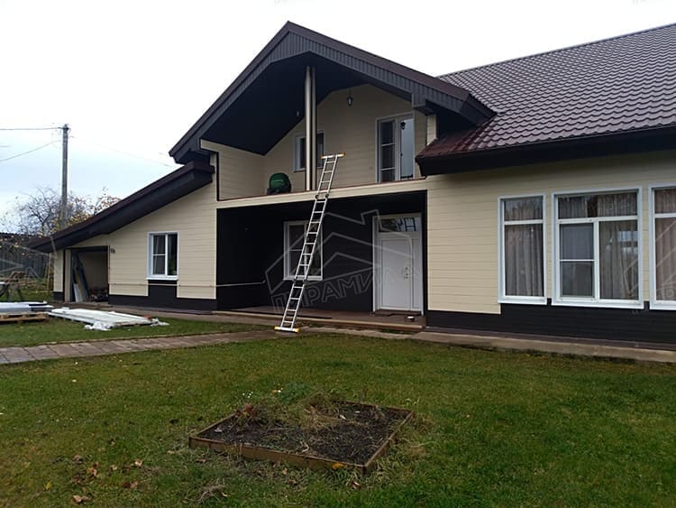 Современный проект дома с отделкой Кедрал — СИП-дом в Новгородской области